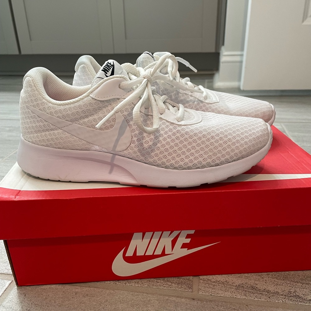Nike Tanjun Shoes